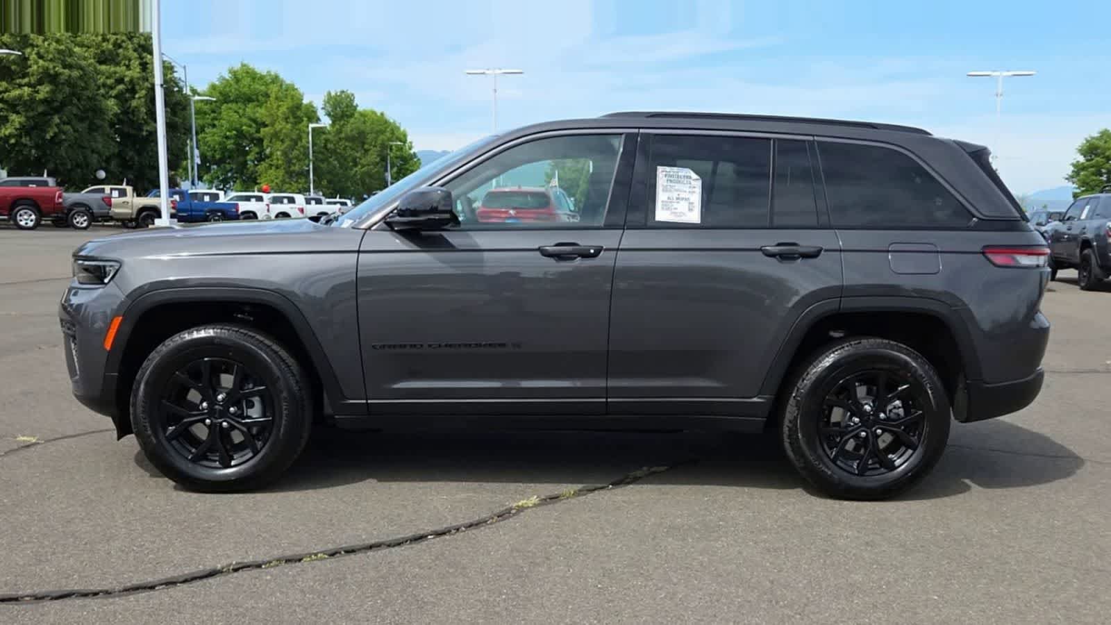 New 2026 Jeep Grand Cherokee Altitude AWD/4WD image 5
