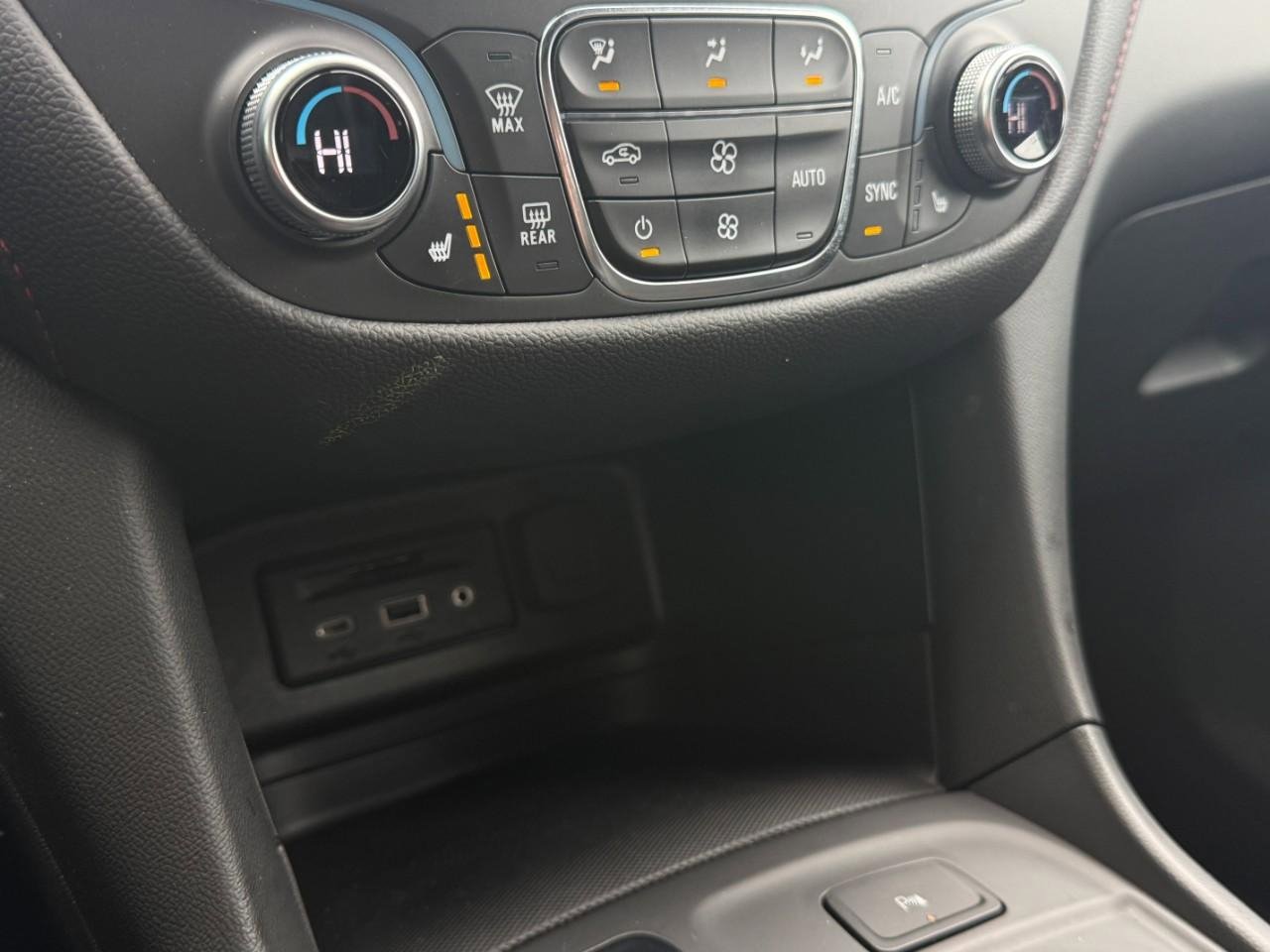 Used 2023 Chevrolet Equinox RS image 37