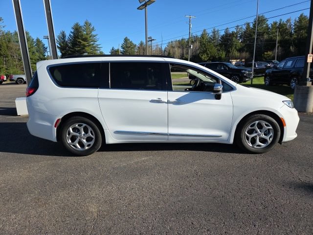 Used 2023 Chrysler Pacifica Limited FWD image 29