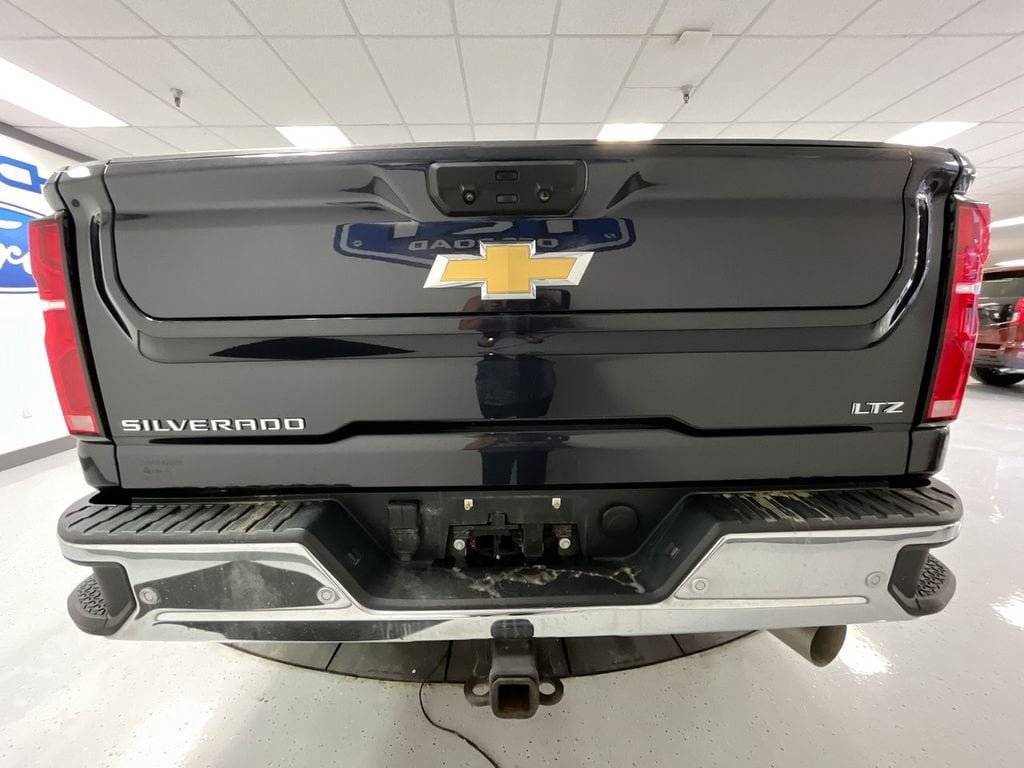 Used 2024 Chevrolet Silverado 2500 LTZ w/ LTZ Premium Package AWD/4WD image 7