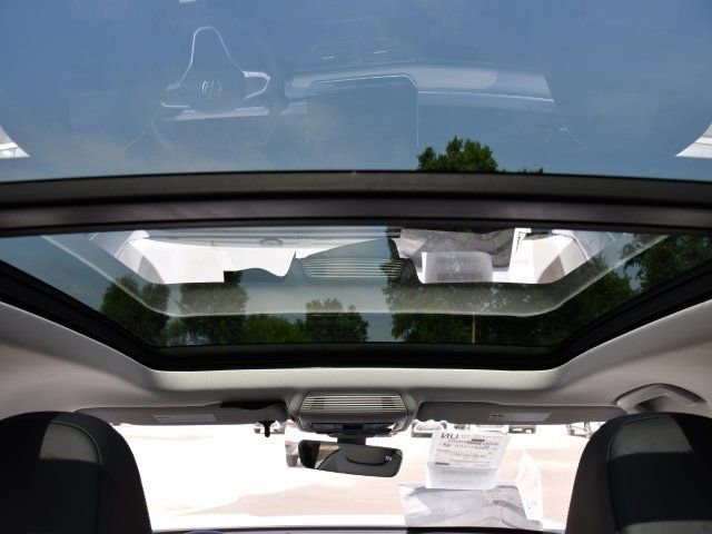 New 2025 Volkswagen Tiguan SE image 24