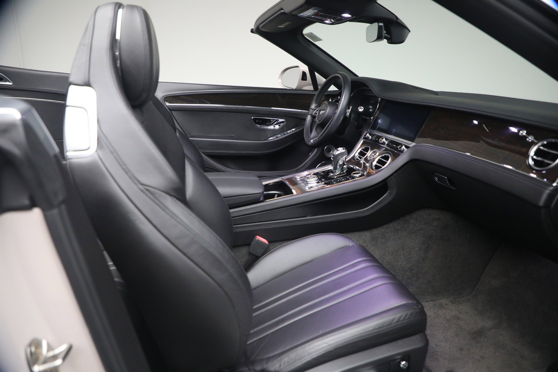 Used 2020 Bentley Continental GT V8 AWD/4WD image 35