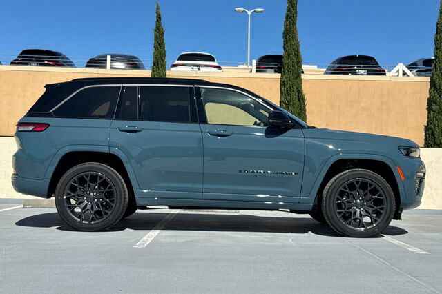 New 2026 Jeep Grand Cherokee Summit w/ Obsidian Package AWD/4WD image 3