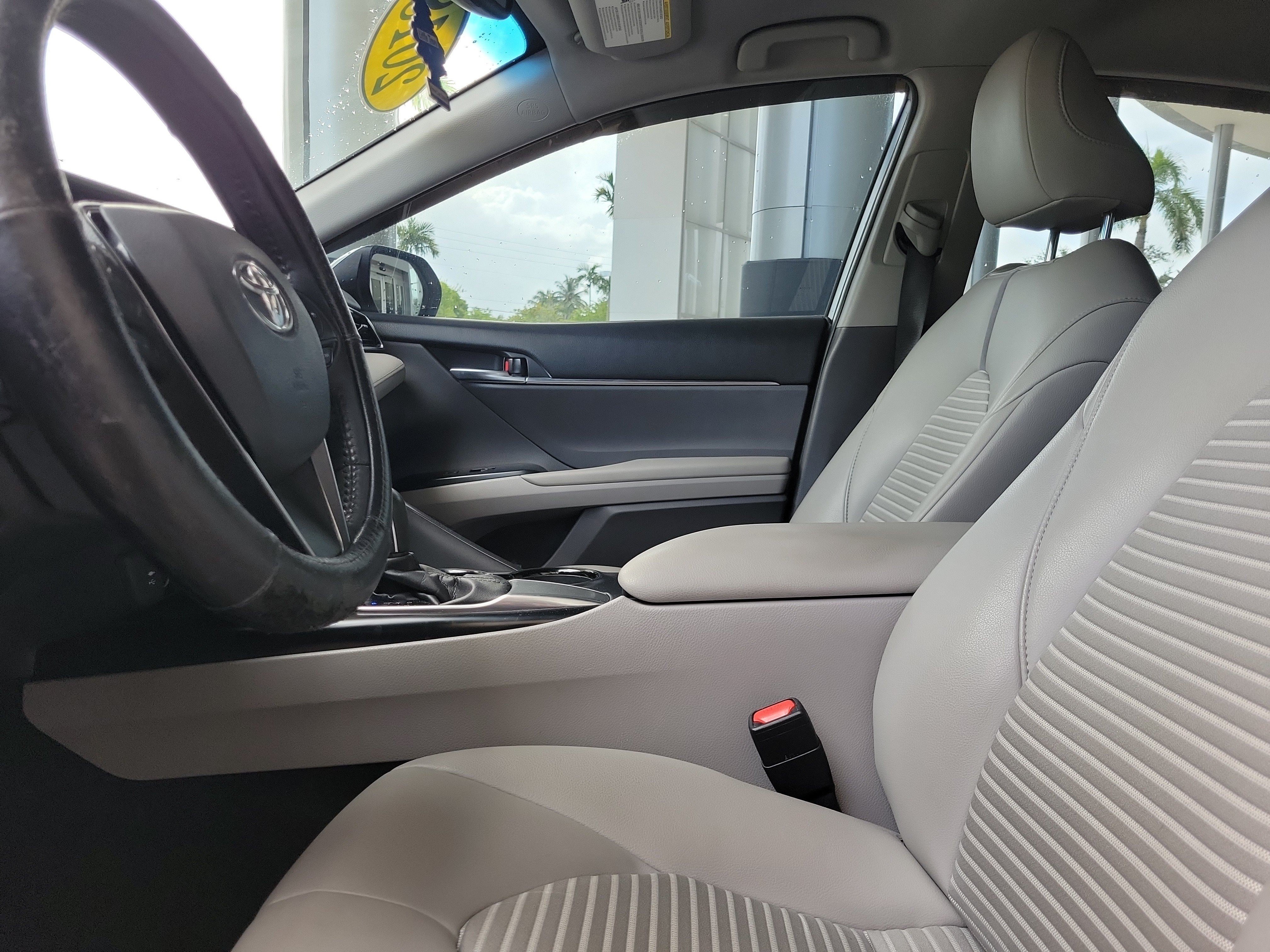 Used 2018 Toyota Camry SE w/ Convenience Package FWD image 20