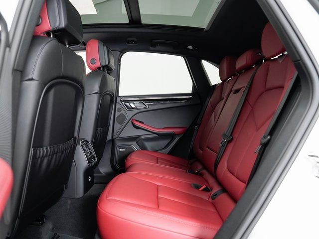 Certified 2025 Porsche Macan AWD/4WD image 27