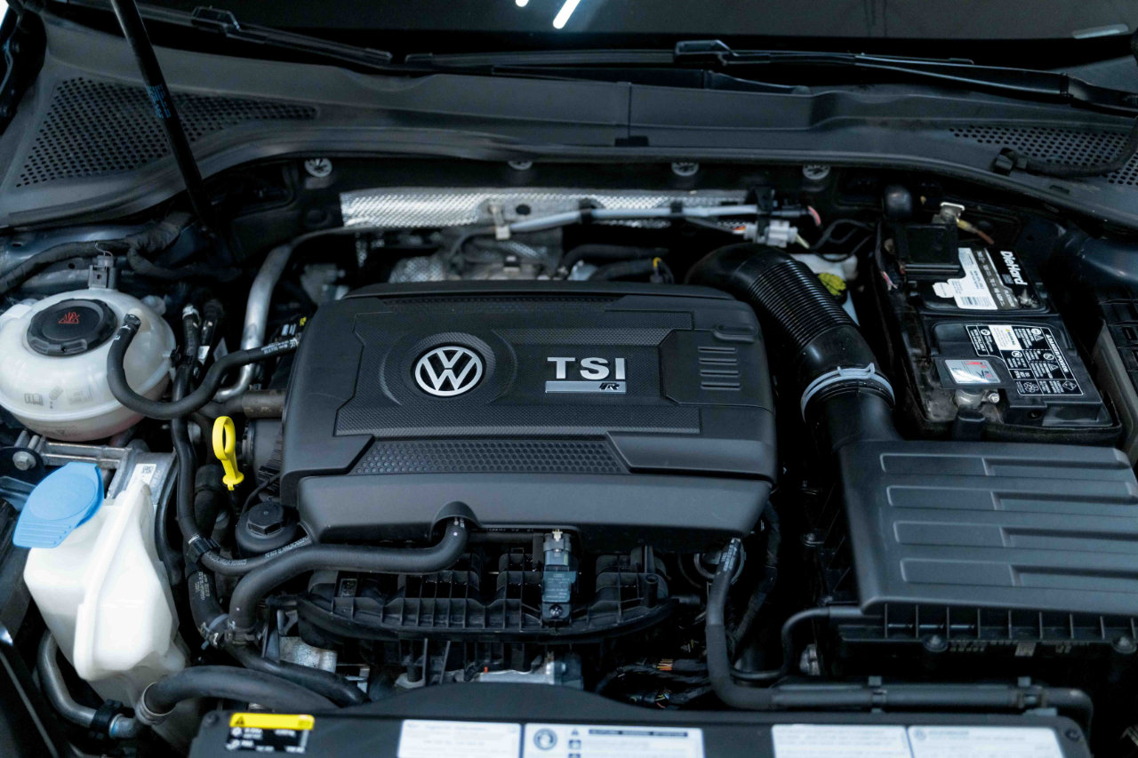 Used 2018 Volkswagen Golf R DCS and Navigation 7A image 84