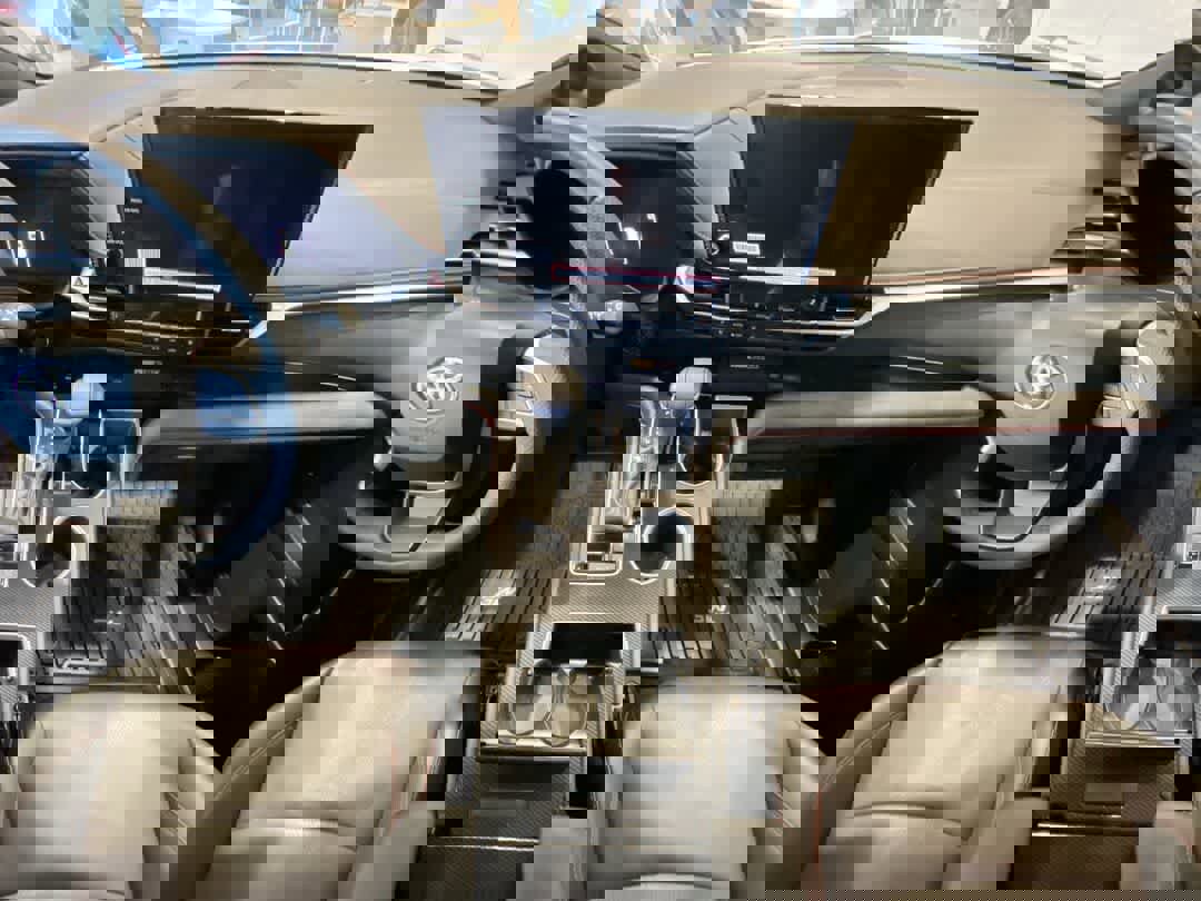 Used 2025 Toyota Sienna XSE w/ XSE Premium Package image 22