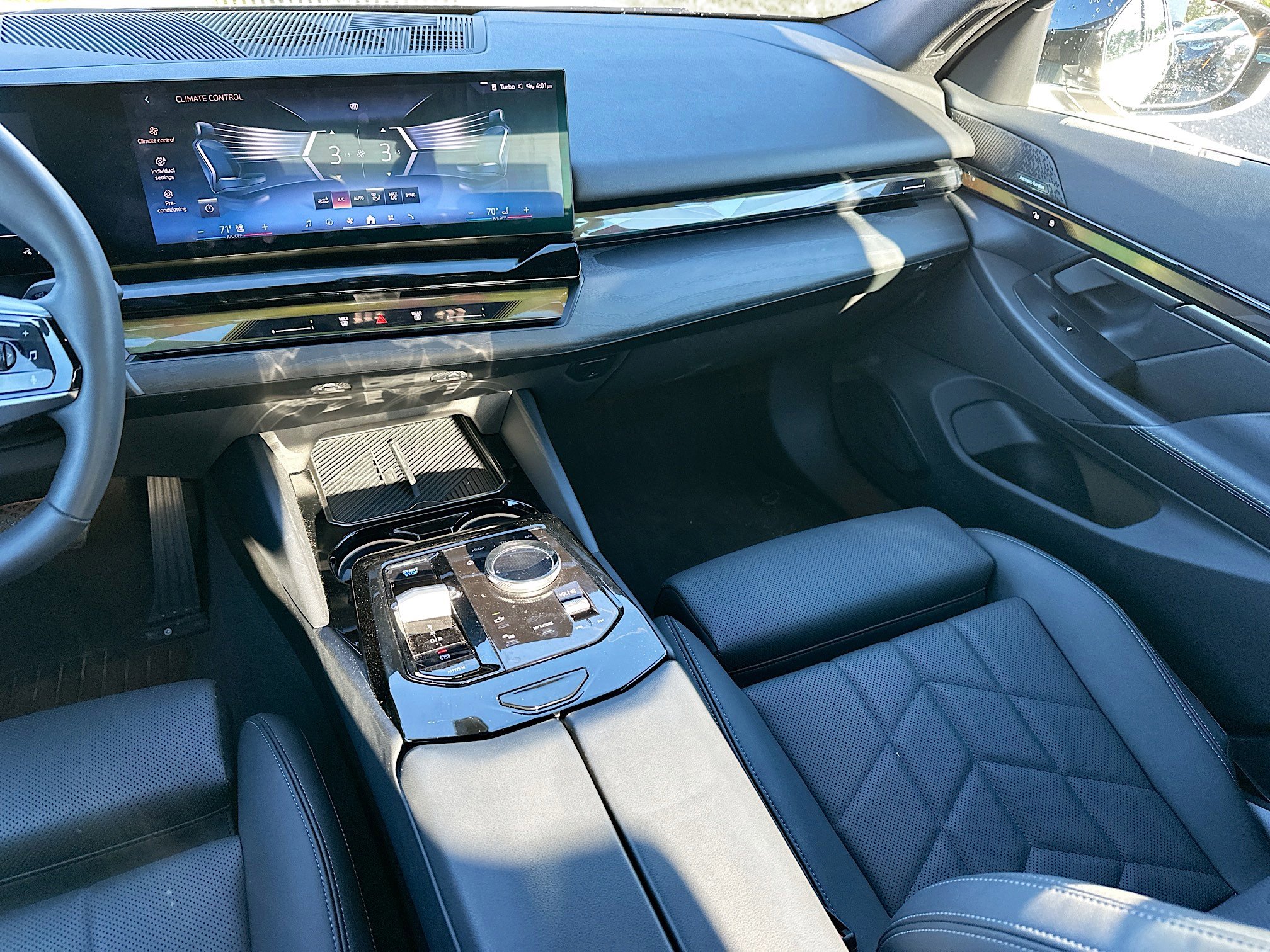 Used 2024 BMW i5 eDrive40i w/ Premium Package image 24