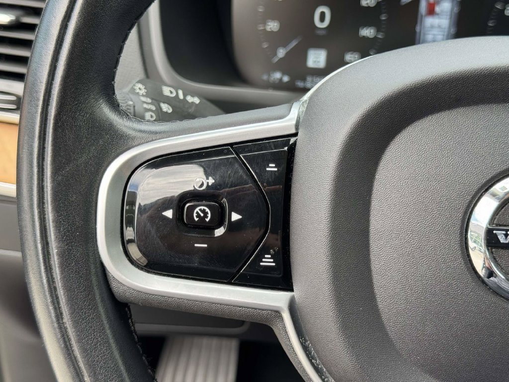 Used 2022 Volvo XC90 T6 Momentum w/ Advanced Package AWD/4WD image 12