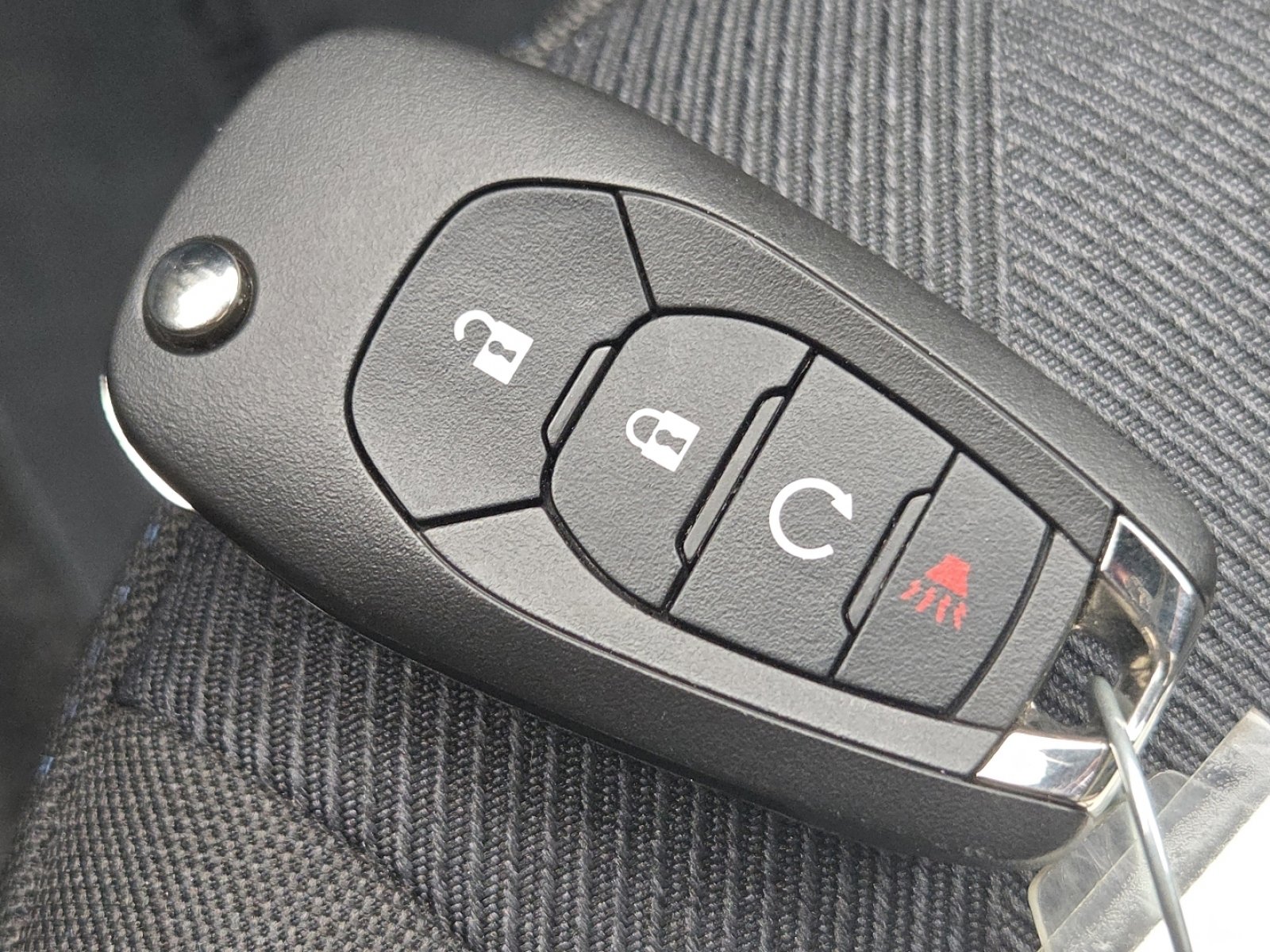 Used 2025 Chevrolet Trax LS w/ LS Convenience Package image 31