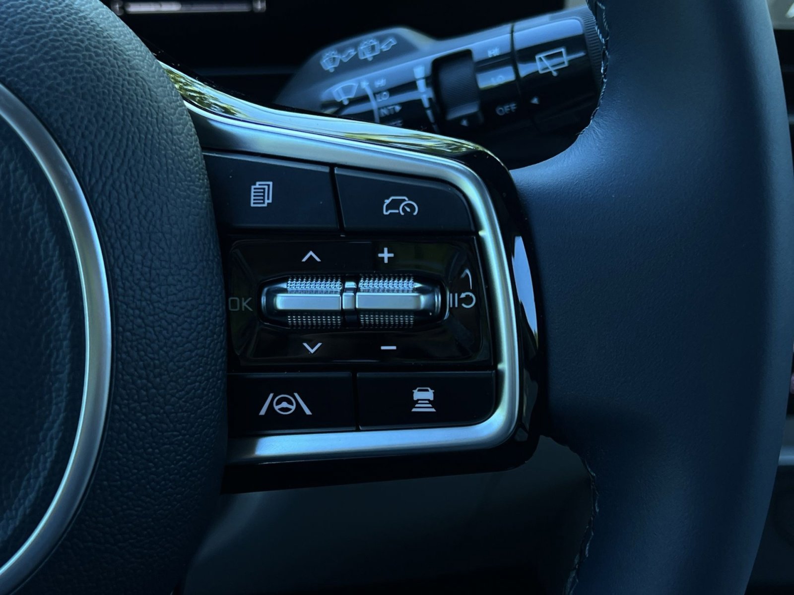 New 2026 Kia Carnival EX FWD image 38