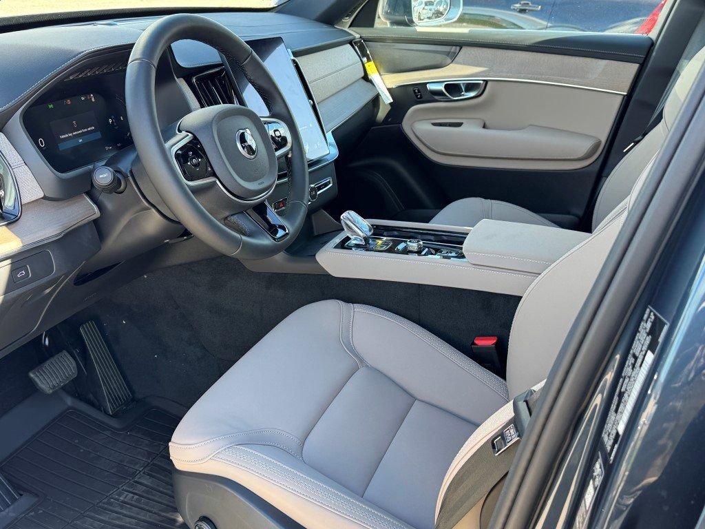 New 2026 Volvo XC90 B5 Plus w/ Protection Package Premier image 19