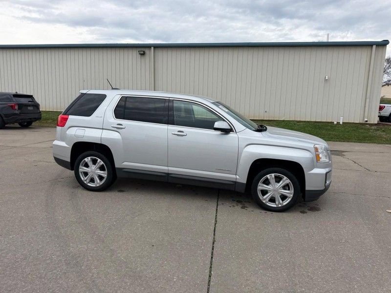 Used 2017 GMC Terrain SLE image 2