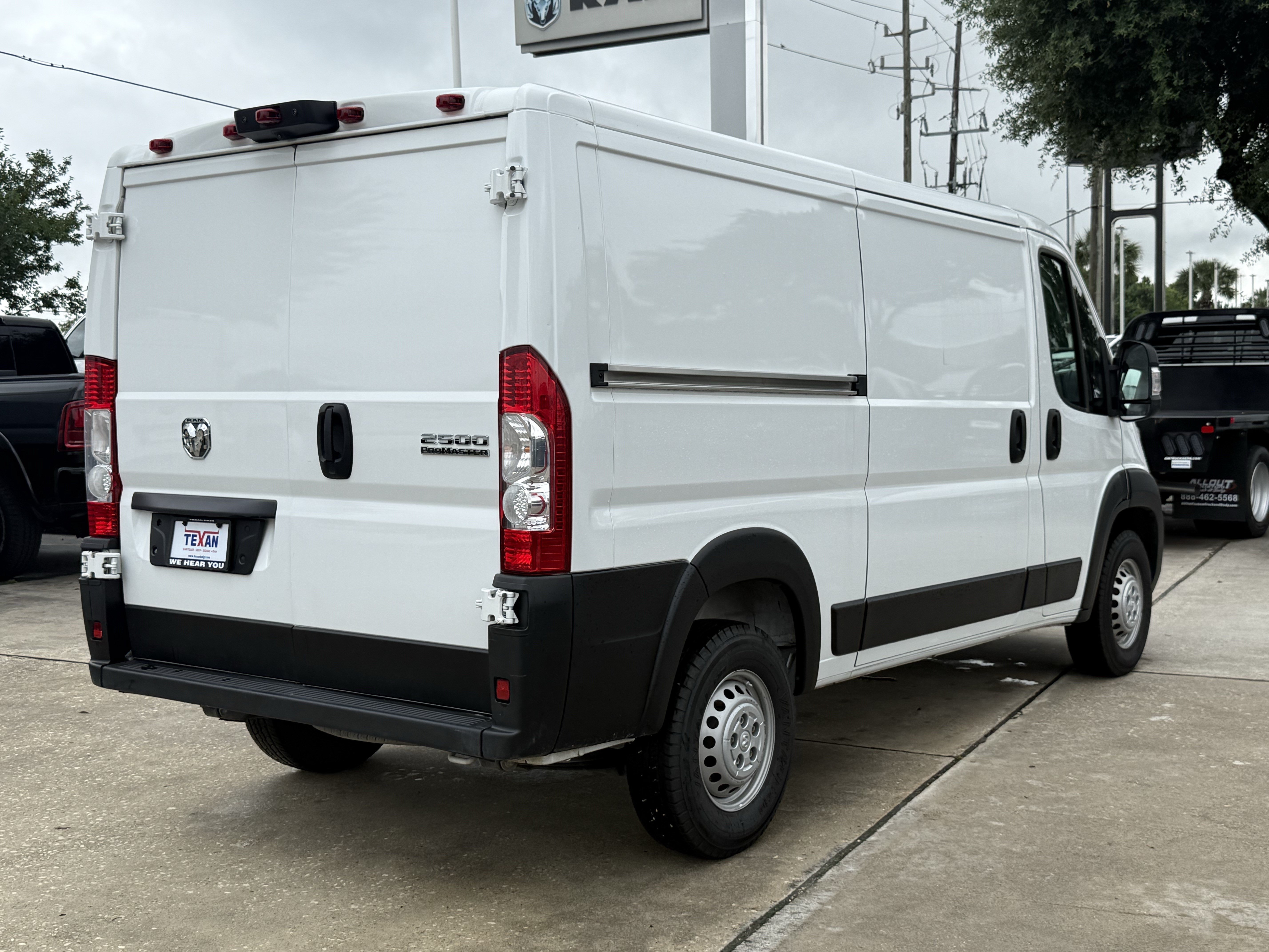 Used 2025 RAM ProMaster 2500 w/ Convenience Group FWD image 5