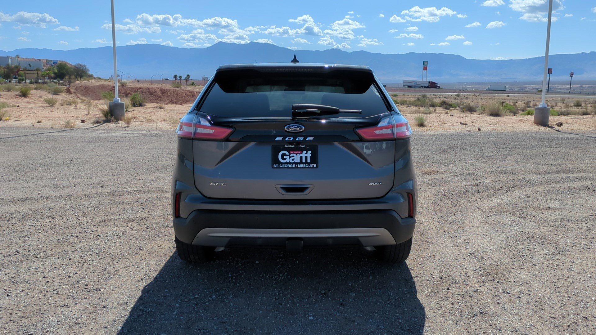 Used 2021 Ford Edge SEL w/ Convenience Package AWD/4WD image 4