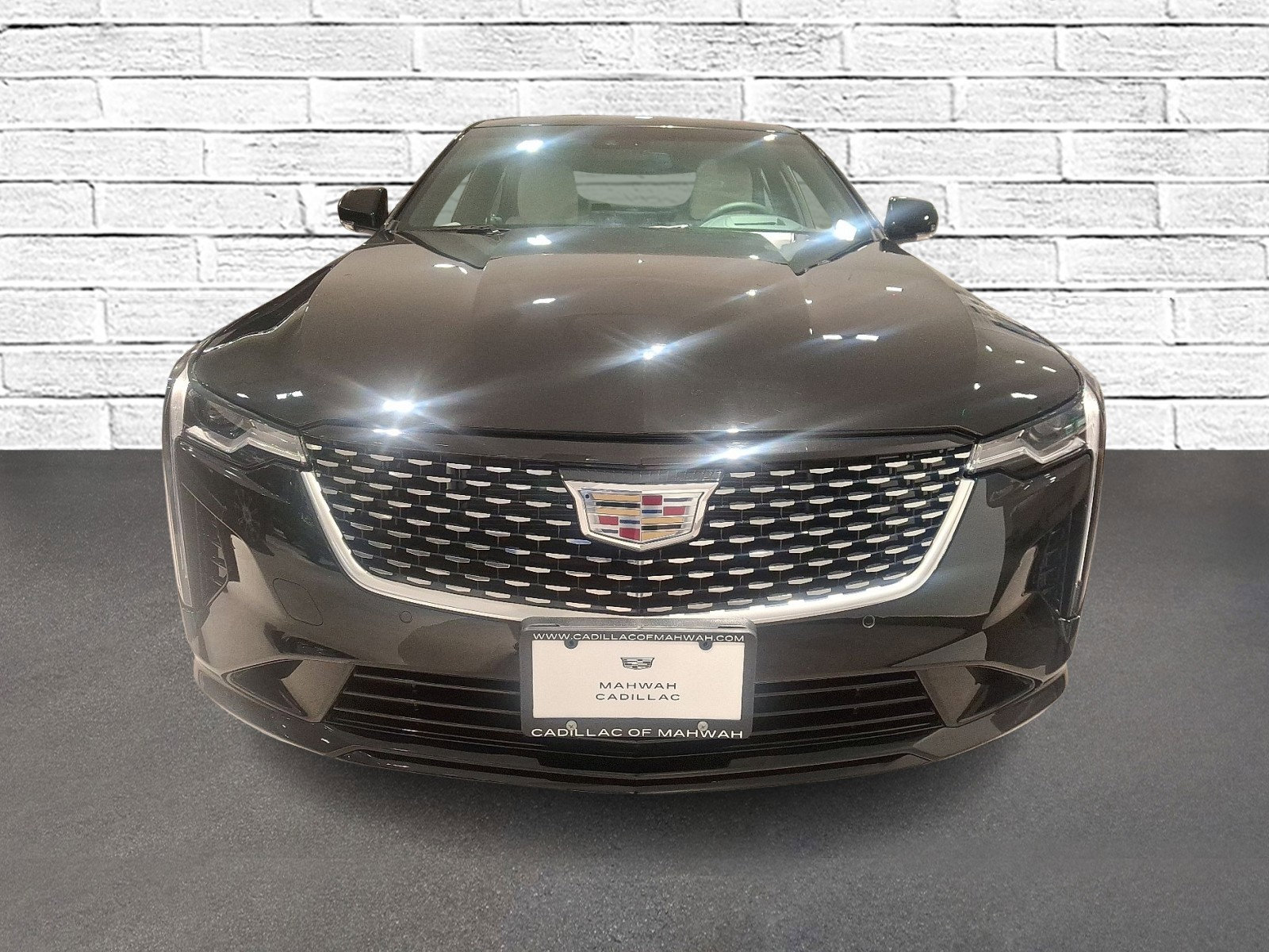 Used 2025 Cadillac CT4 Premium Luxury image 3