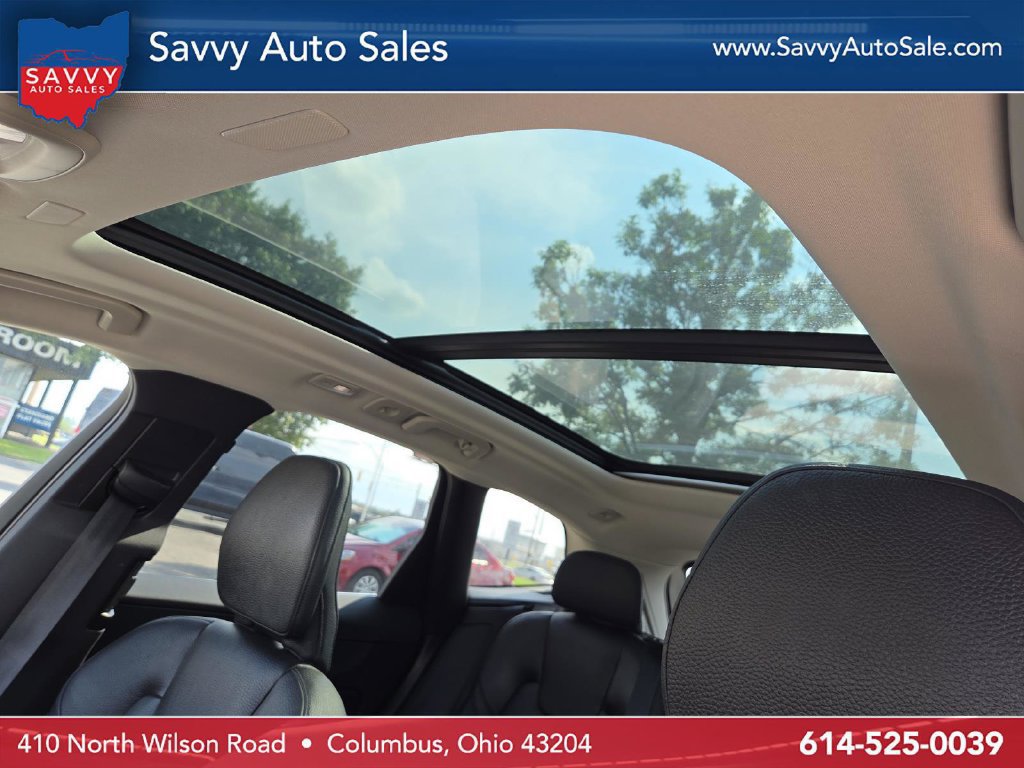 Used 2023 Volvo XC60 B5 Plus AWD/4WD image 3