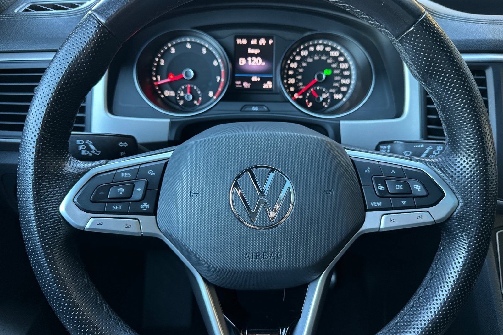 Used 2020 Volkswagen Atlas Cross Sport SE w/ Panoramic Sunroof Package image 23