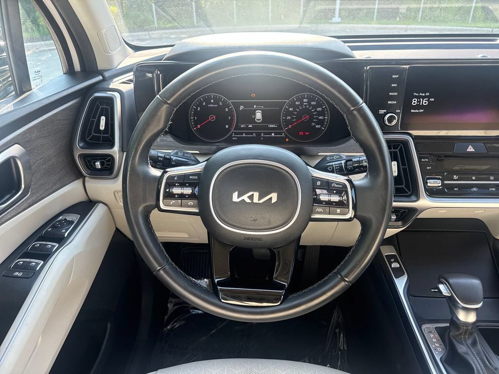 Used 2023 Kia Sorento EX w/ Panoramic Sunroof Package FWD image 19