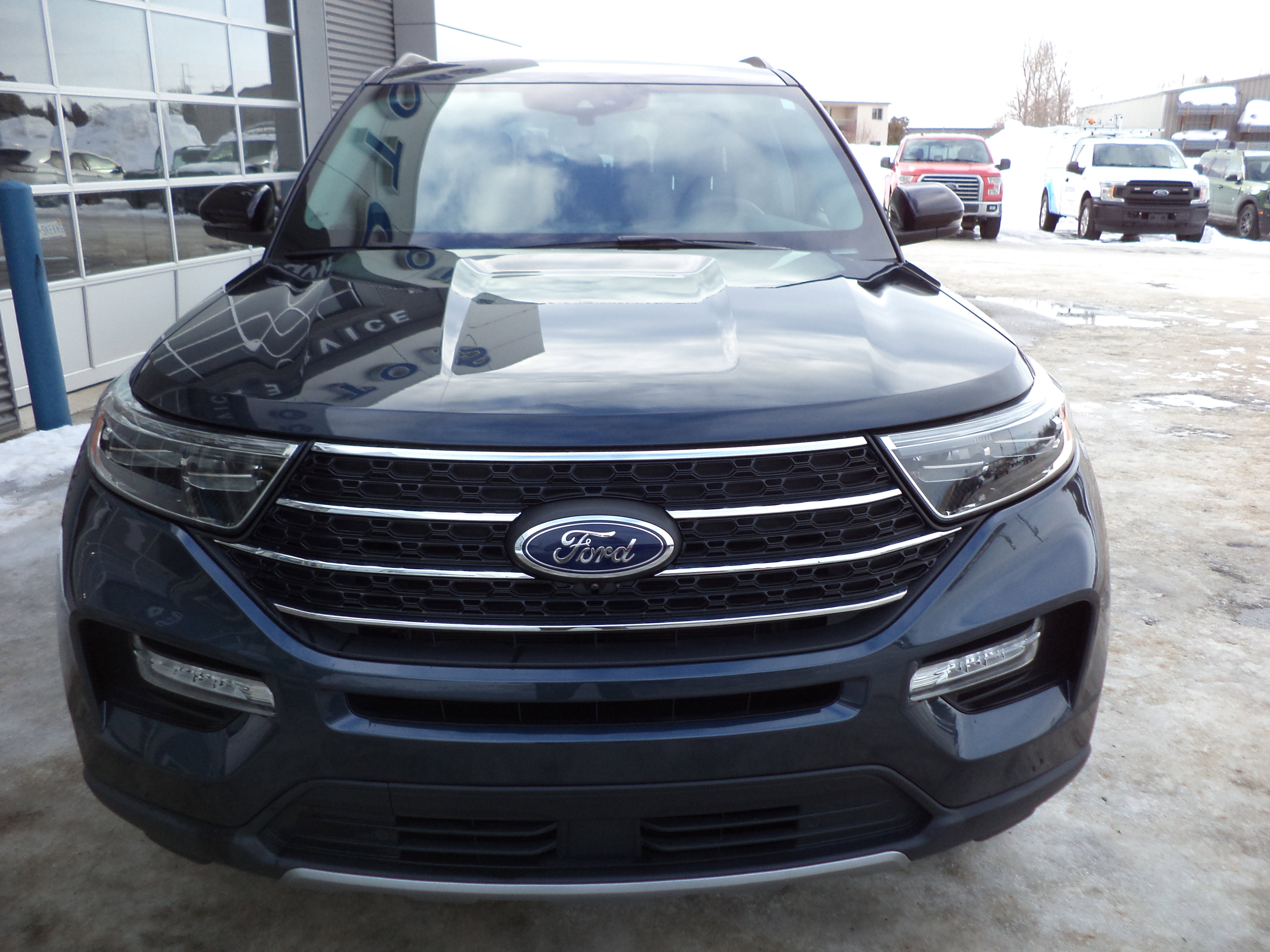Used 2023 Ford Explorer XLT w/ Equipment Group 202A image 10
