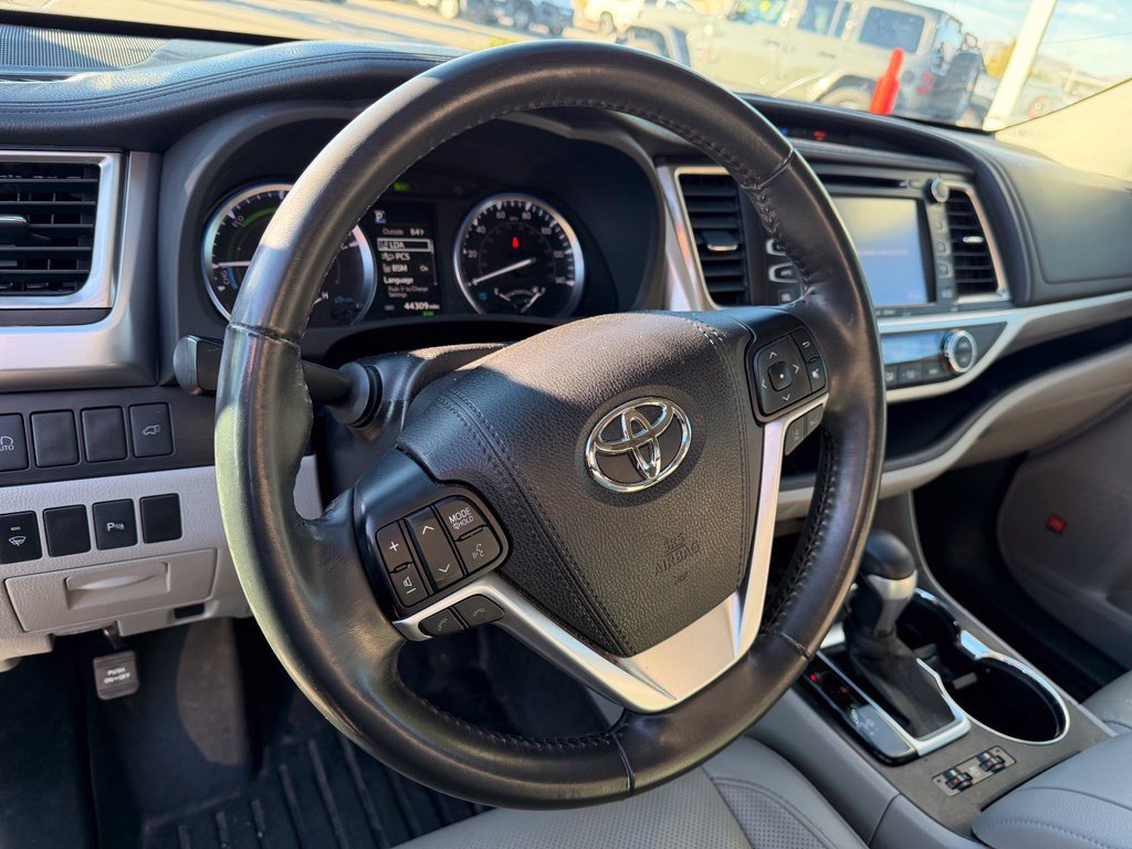 Used 2019 Toyota Highlander Limited AWD/4WD image 15
