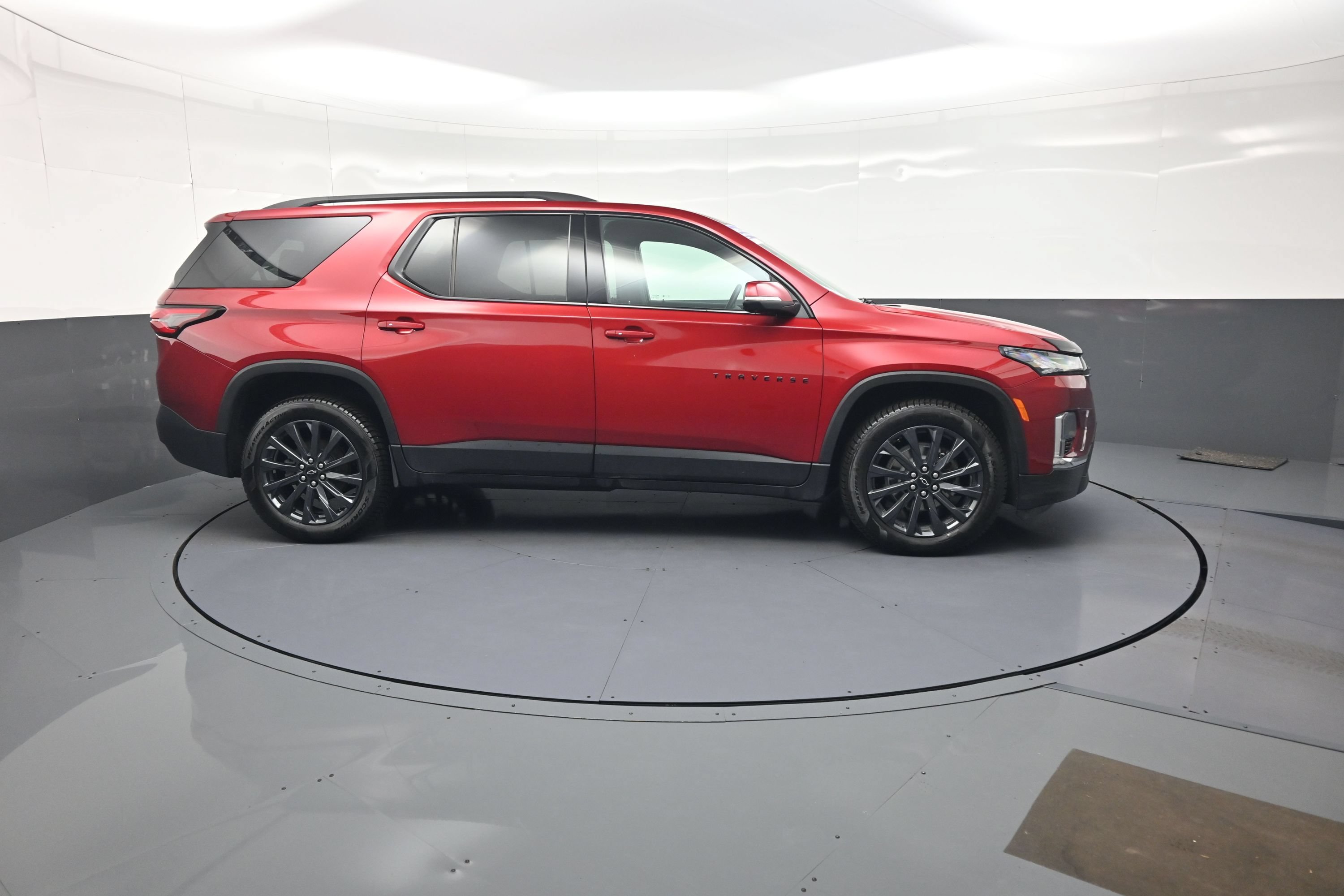 Used 2023 Chevrolet Traverse RS w/ LPO, Floor Liner Package AWD/4WD image 2