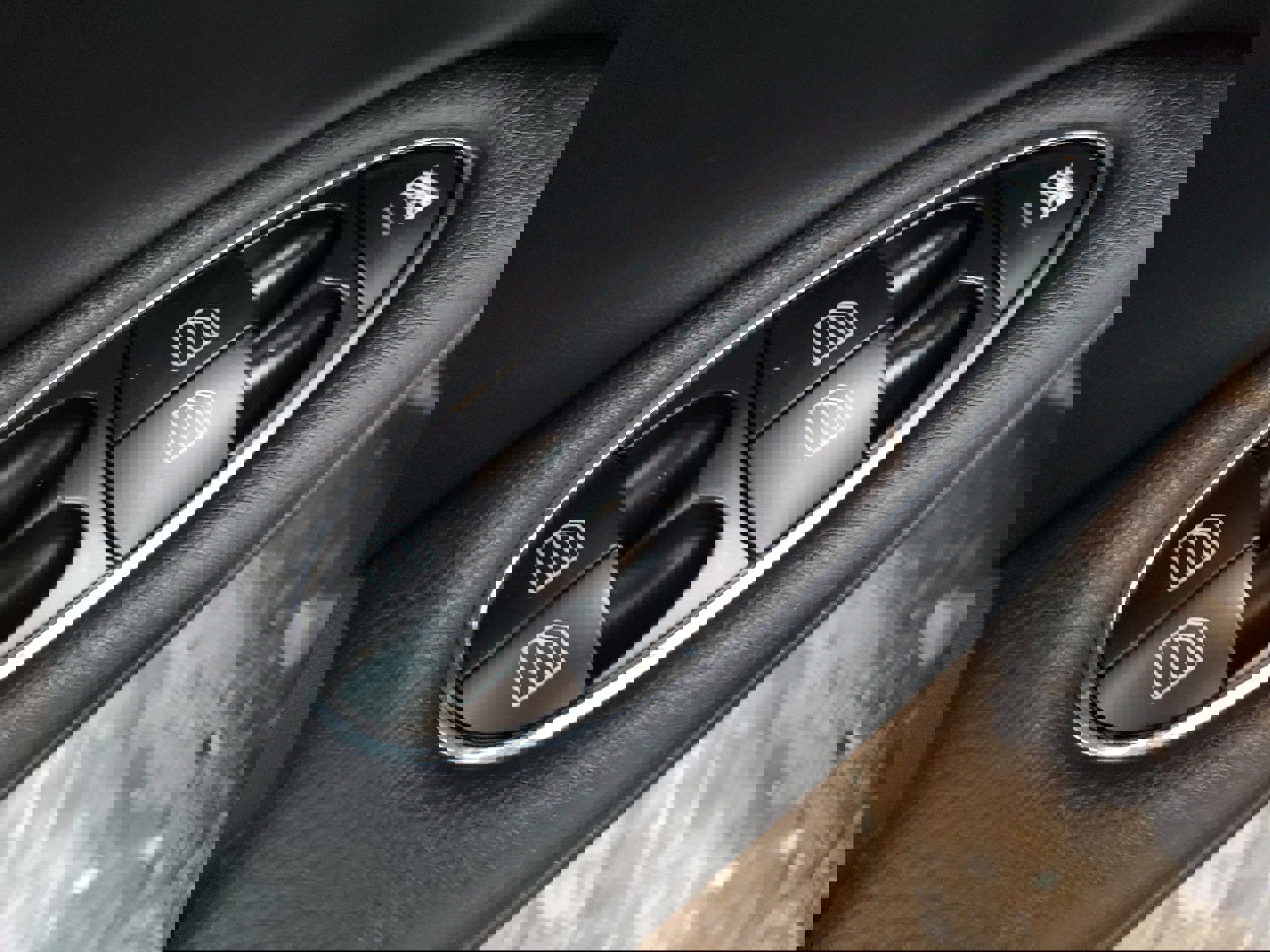 Used 2009 Mercedes-Benz E 350 4MATIC Sedan image 12