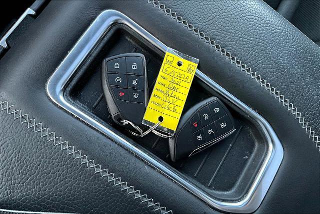 Used 2021 GMC Yukon Denali w/ Denali Premium Package image 35
