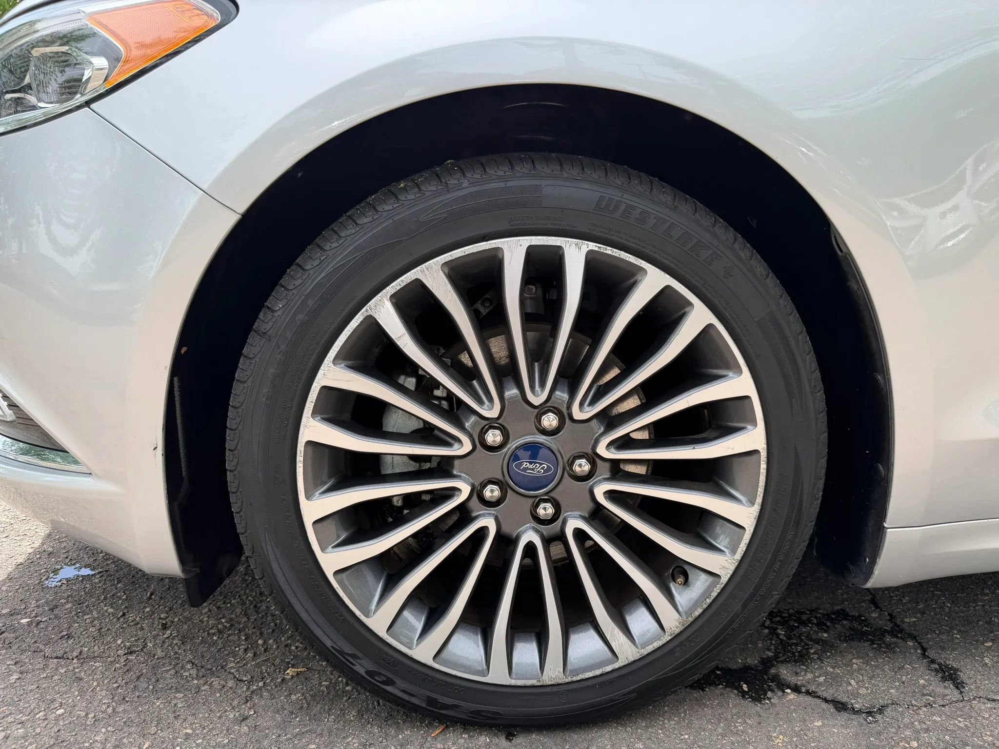 Used 2018 Ford Fusion Titanium image 32