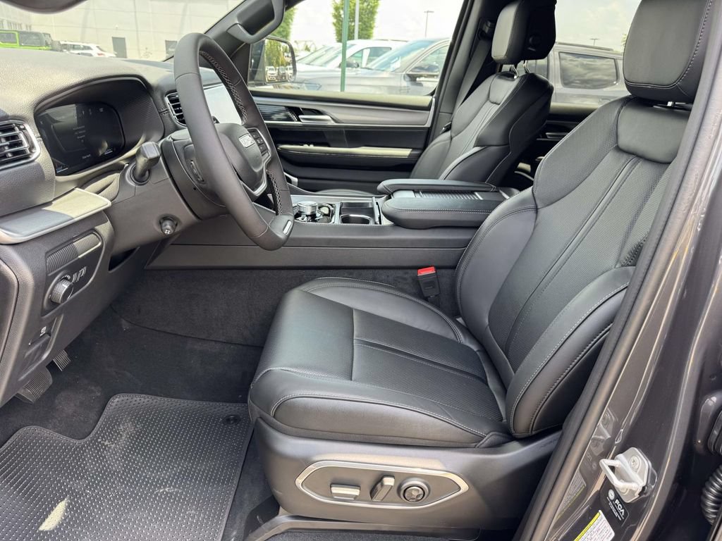 New 2026 Jeep Grand Wagoneer 4WD image 13