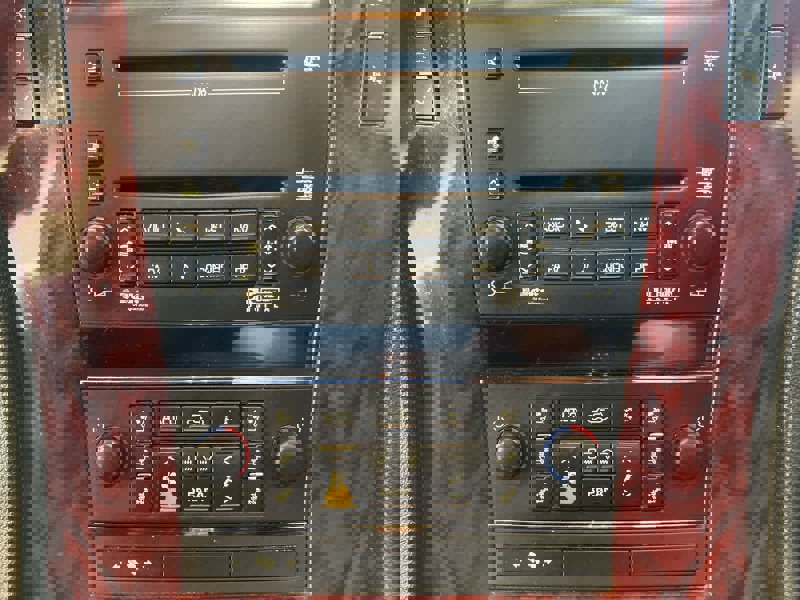 Used 2010 Cadillac Escalade Luxury image 19