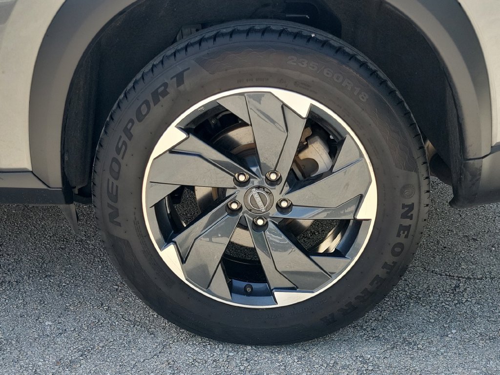 Certified 2024 Nissan Rogue SV AWD/4WD image 12