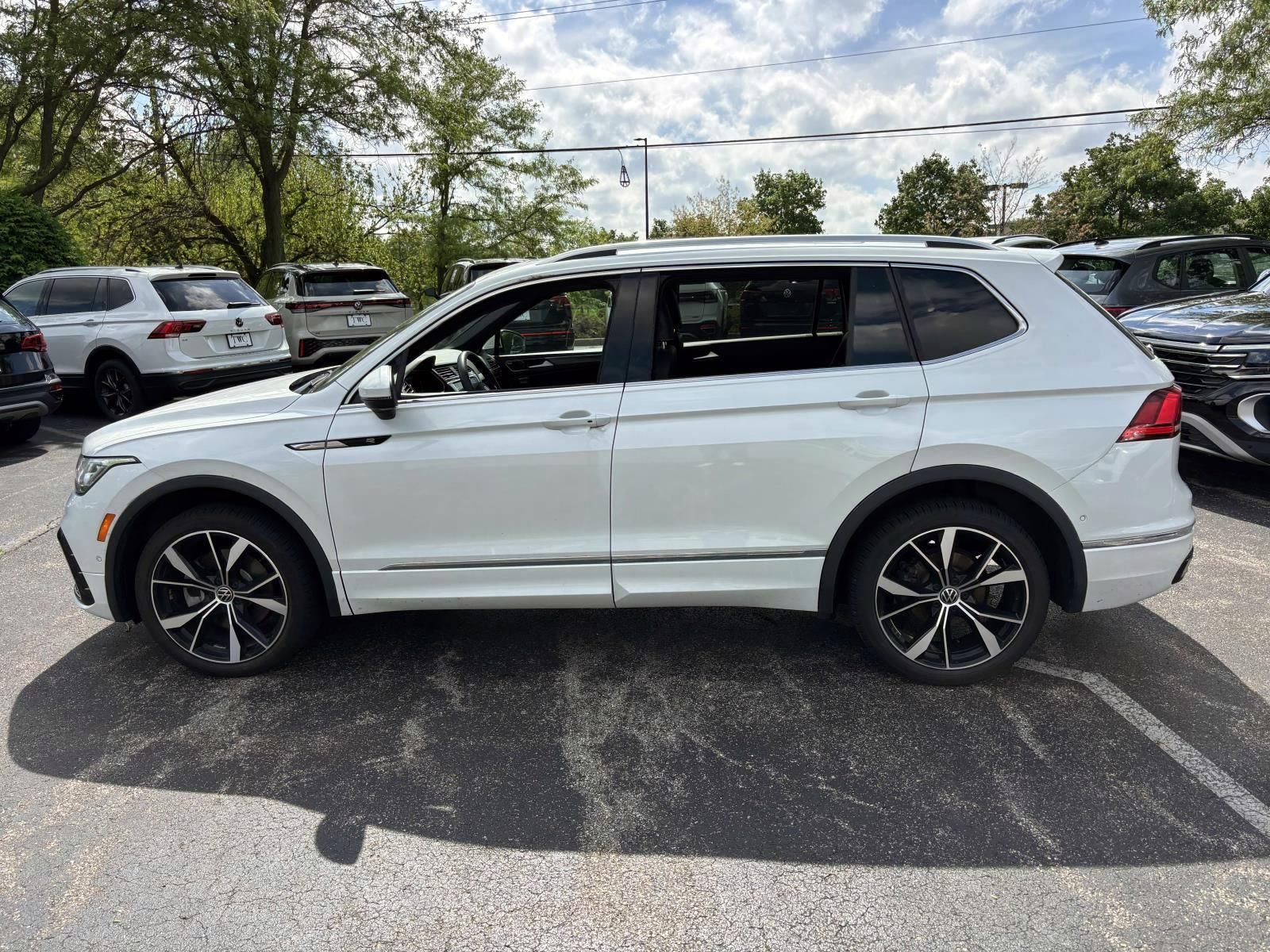 Used 2024 Volkswagen Tiguan SEL R-Line AWD/4WD image 8