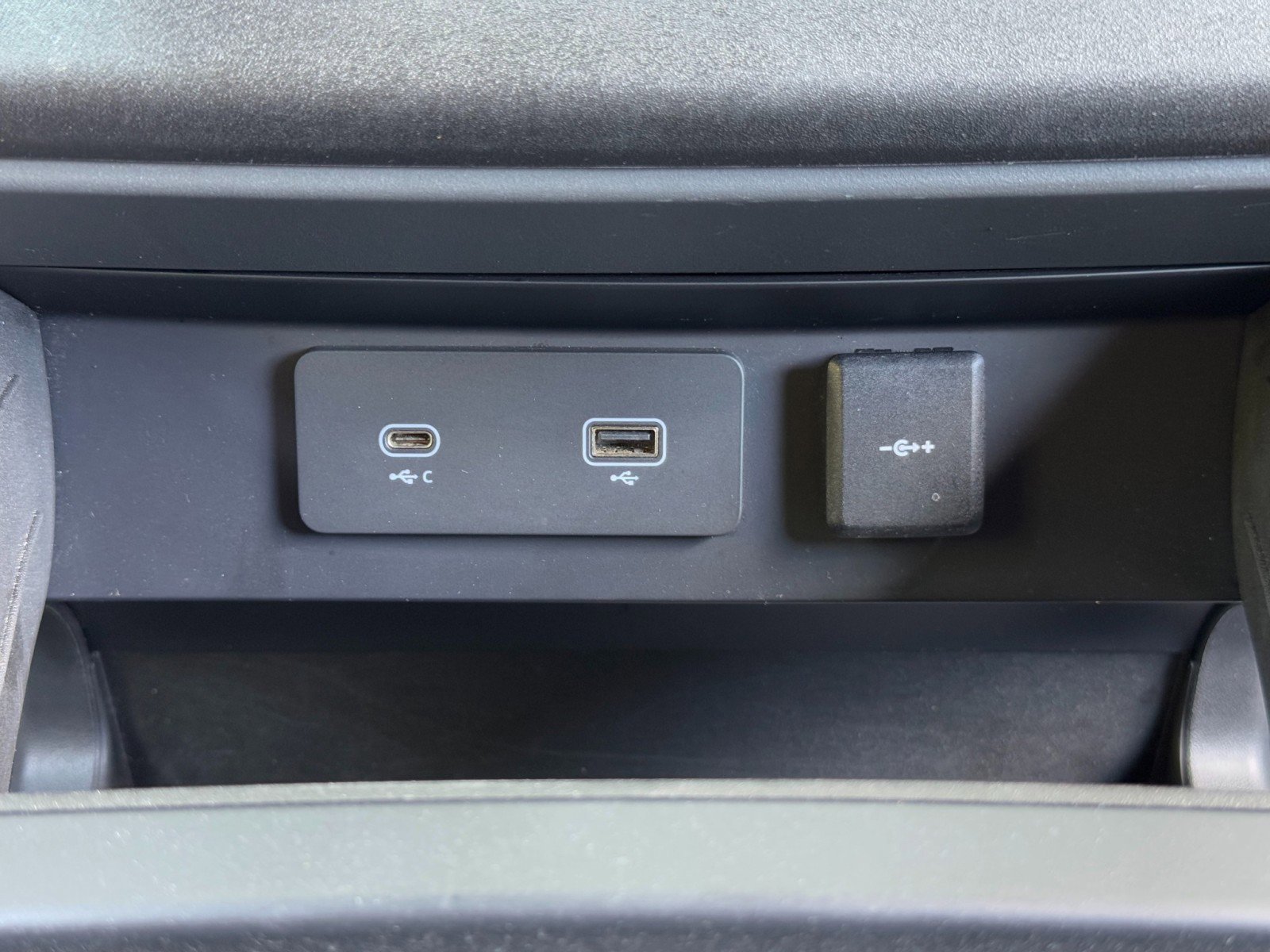 Used 2023 Land Rover Defender 110 X image 34