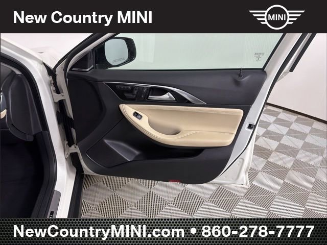 Used 2018 INFINITI QX30 Premium w/ Navigation Package image 17