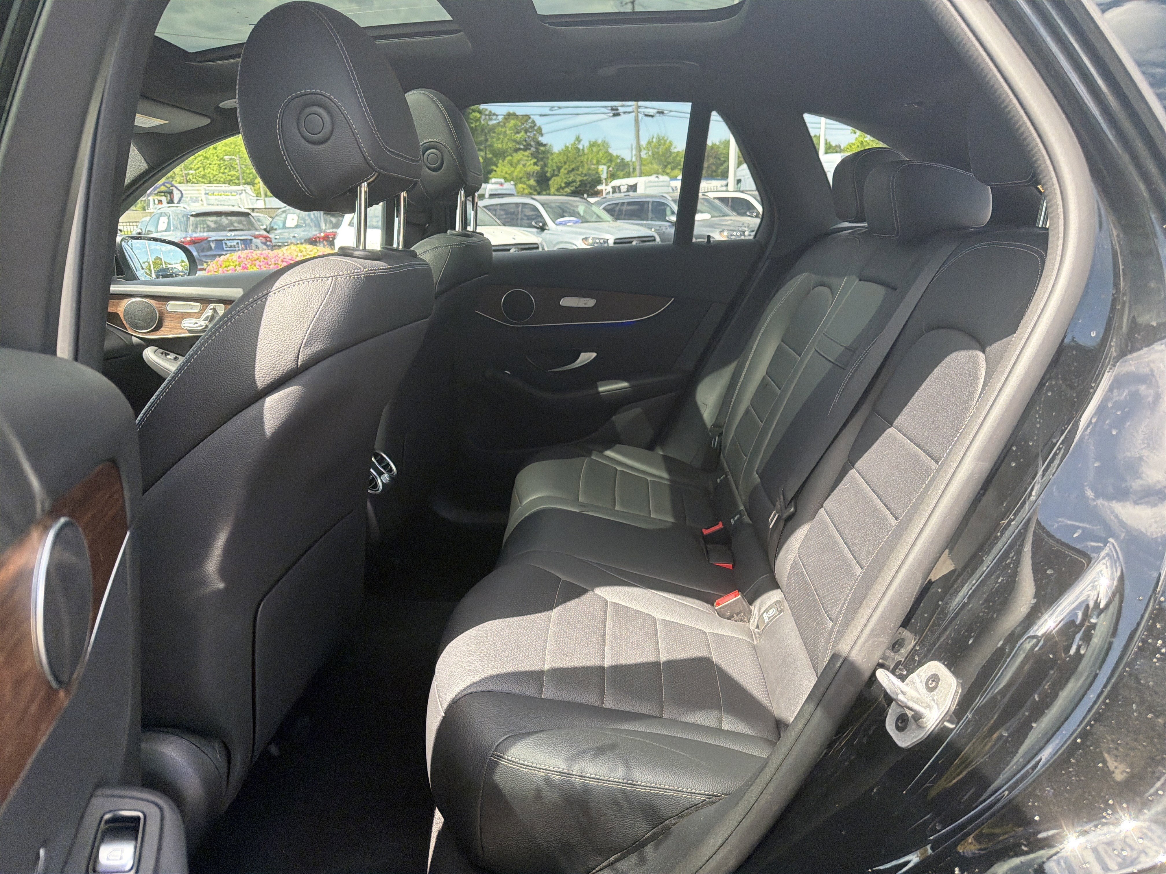 Certified 2022 Mercedes-Benz GLC 300 4MATIC w/ Driver Assistance Package image 32