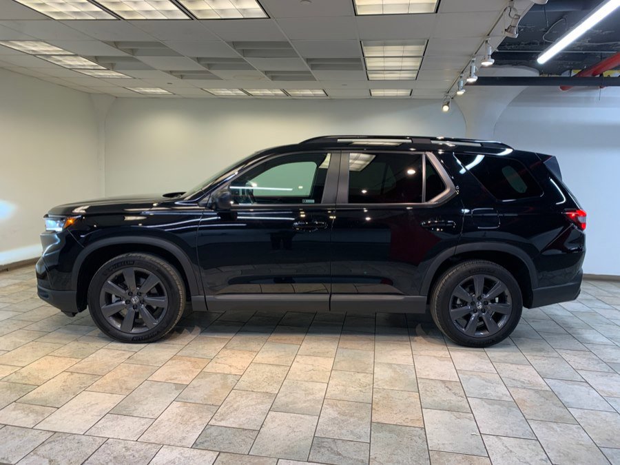 Used 2025 Honda Pilot Sport image 4