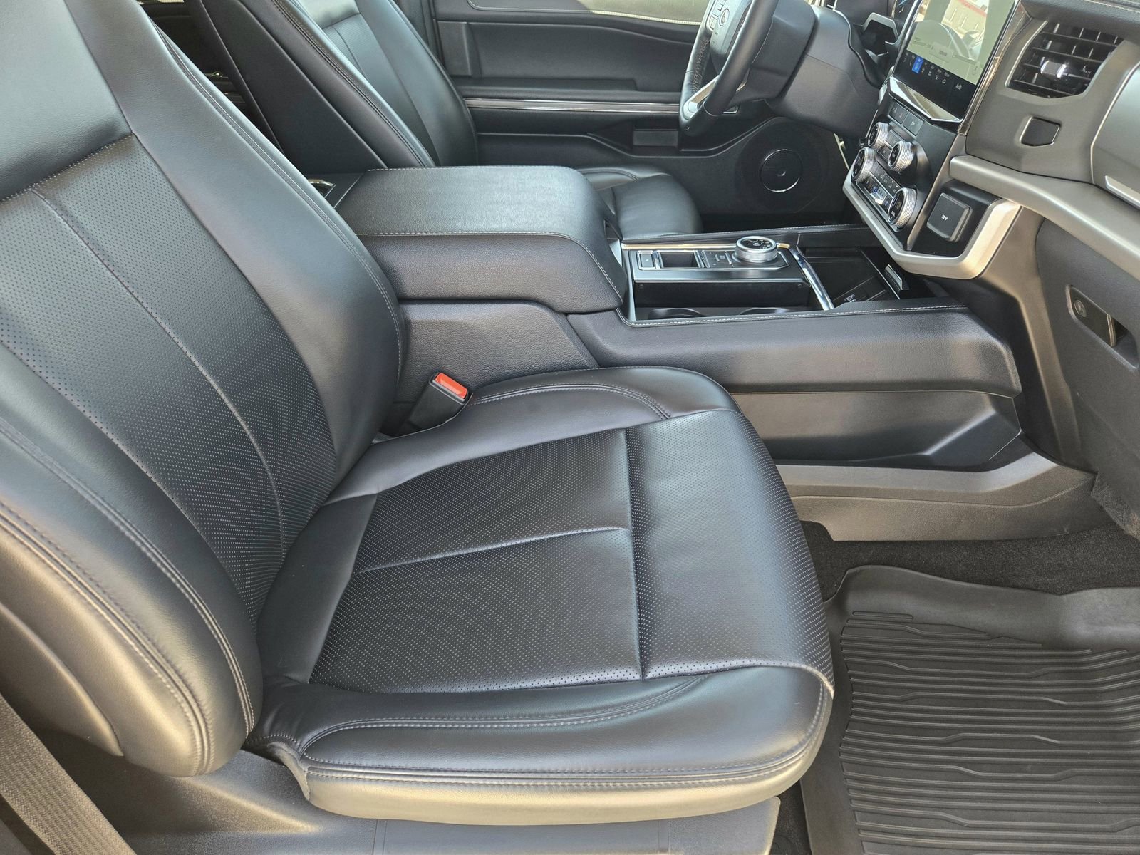 Certified 2023 Ford Expedition Max XLT image 16