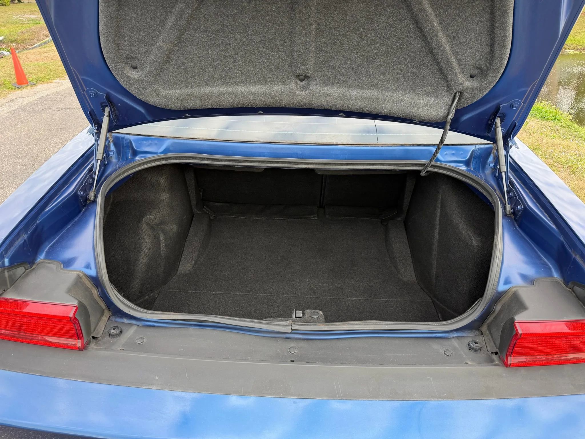 Used 2010 Dodge Challenger SE image 19