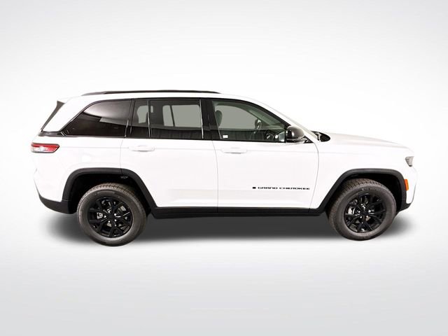 New 2025 Jeep Grand Cherokee Laredo image 8