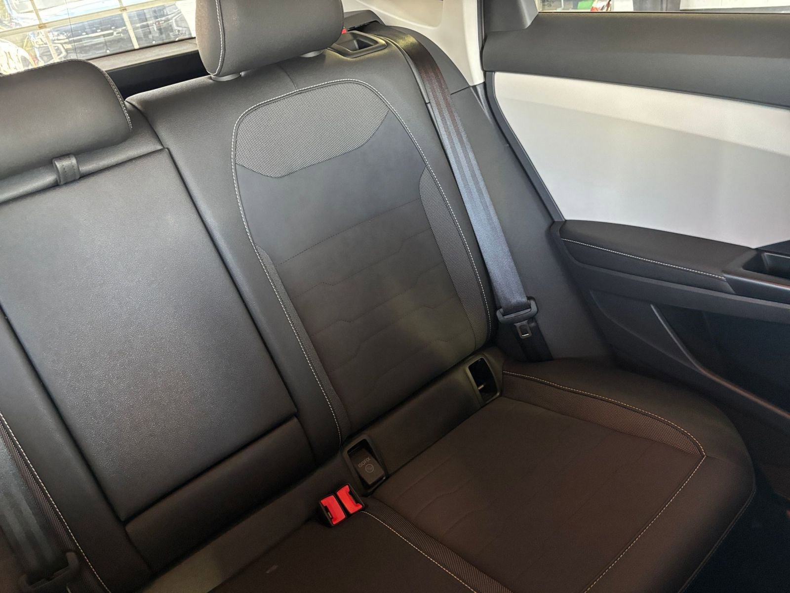 Used 2025 Volkswagen Taos SE image 42