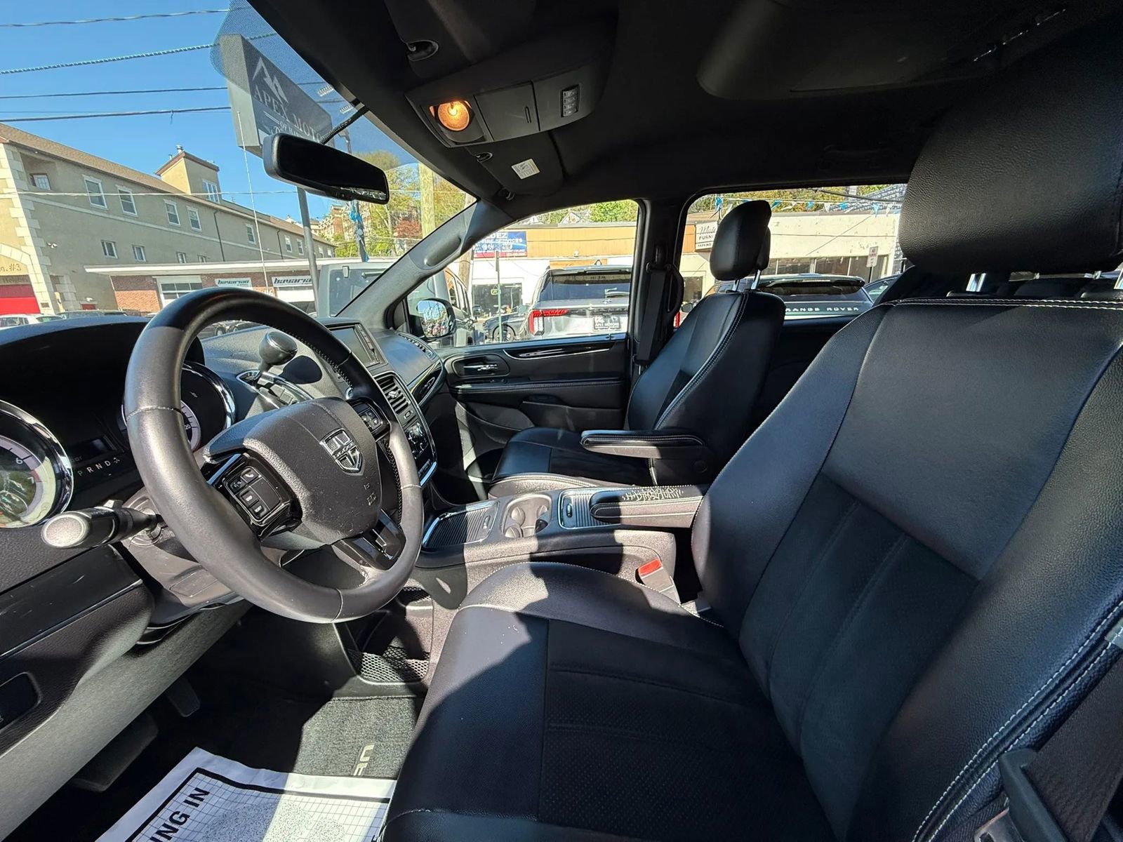 Used 2015 Dodge Grand Caravan SXT FWD image 23