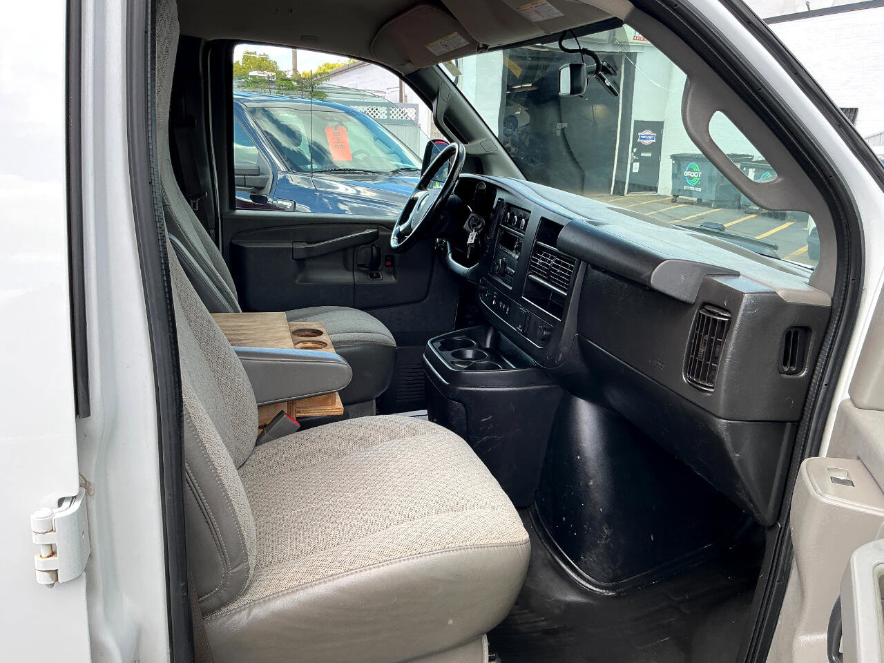 Used 2019 Chevrolet Express 3500 w/ Driver Convenience Package image 20