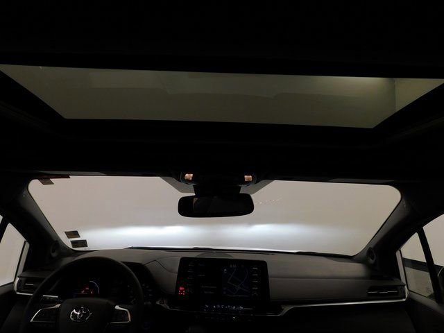 Used 2023 Toyota Sienna XSE image 33