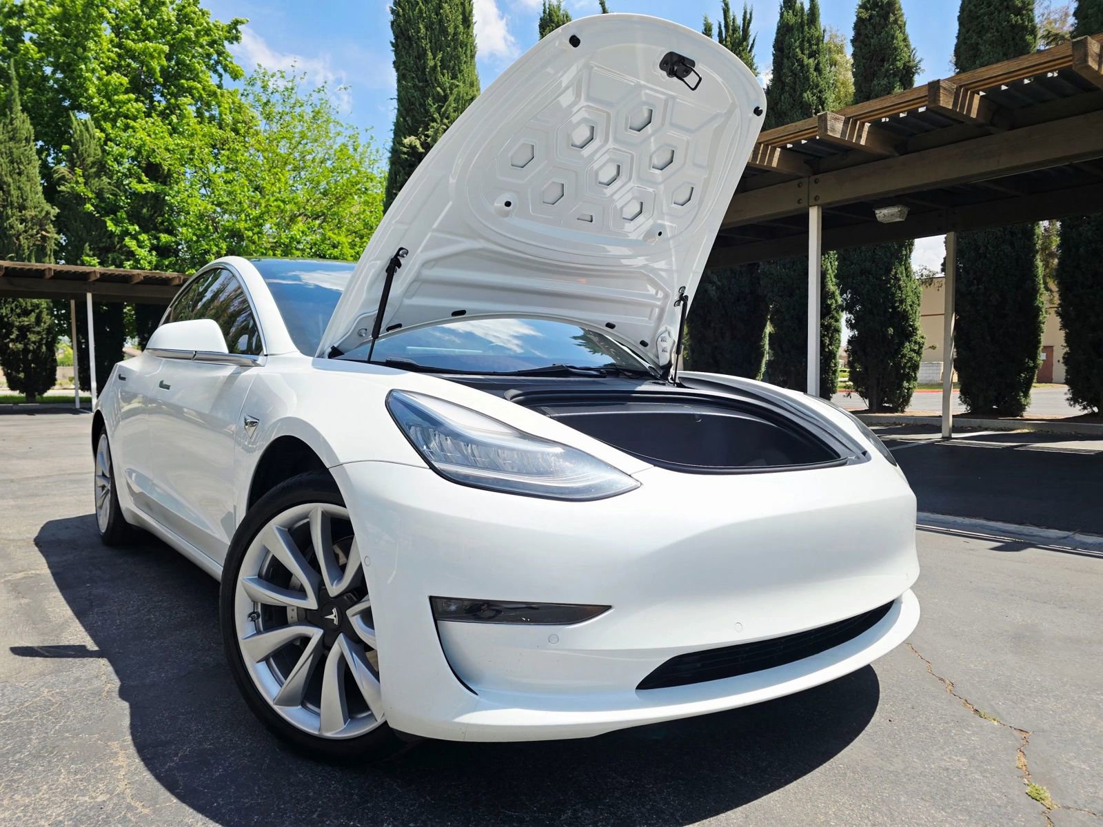 Used 2017 Tesla Model 3 Long Range RWD image 1