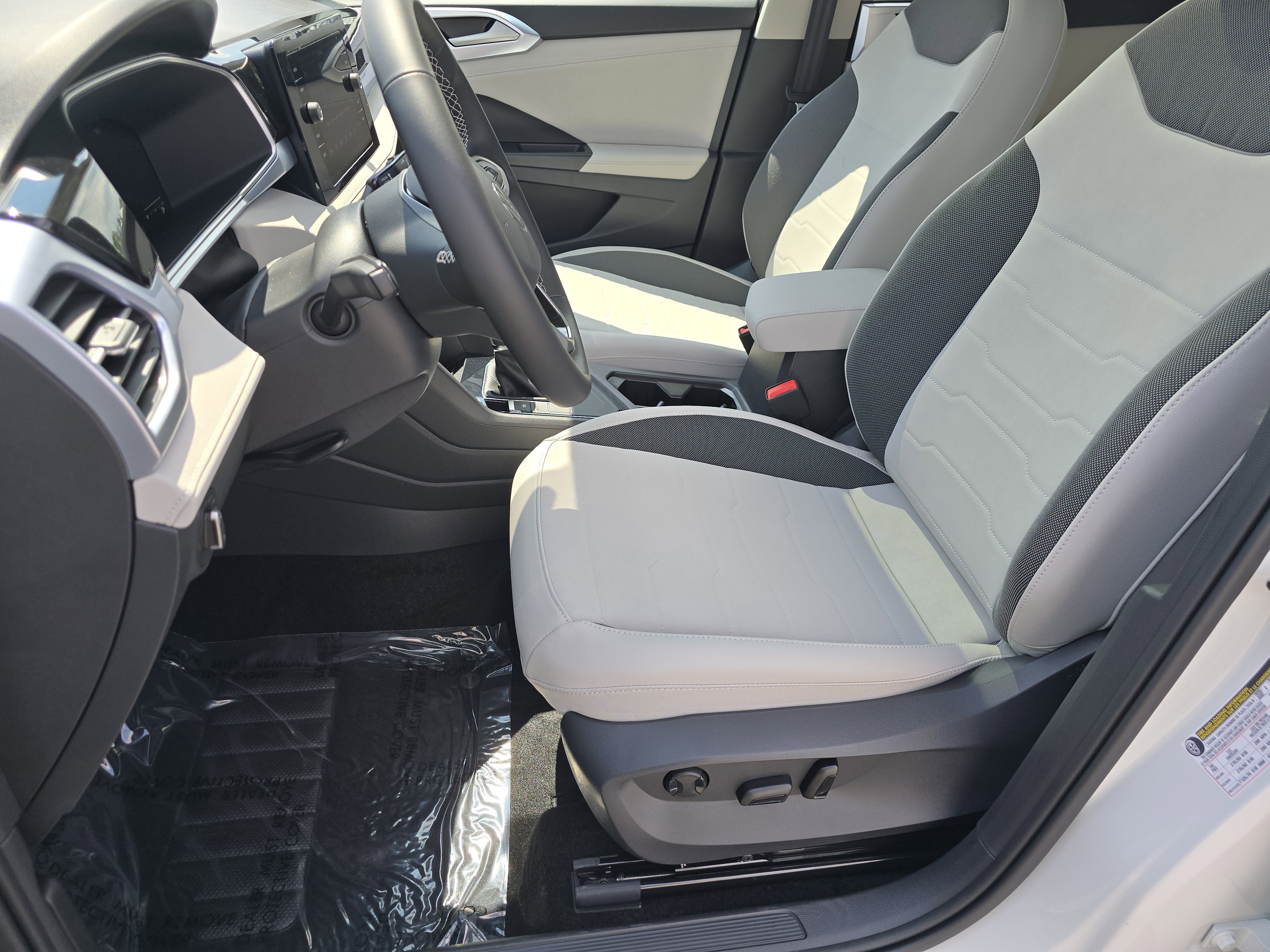 New 2025 Volkswagen Taos SE image 16