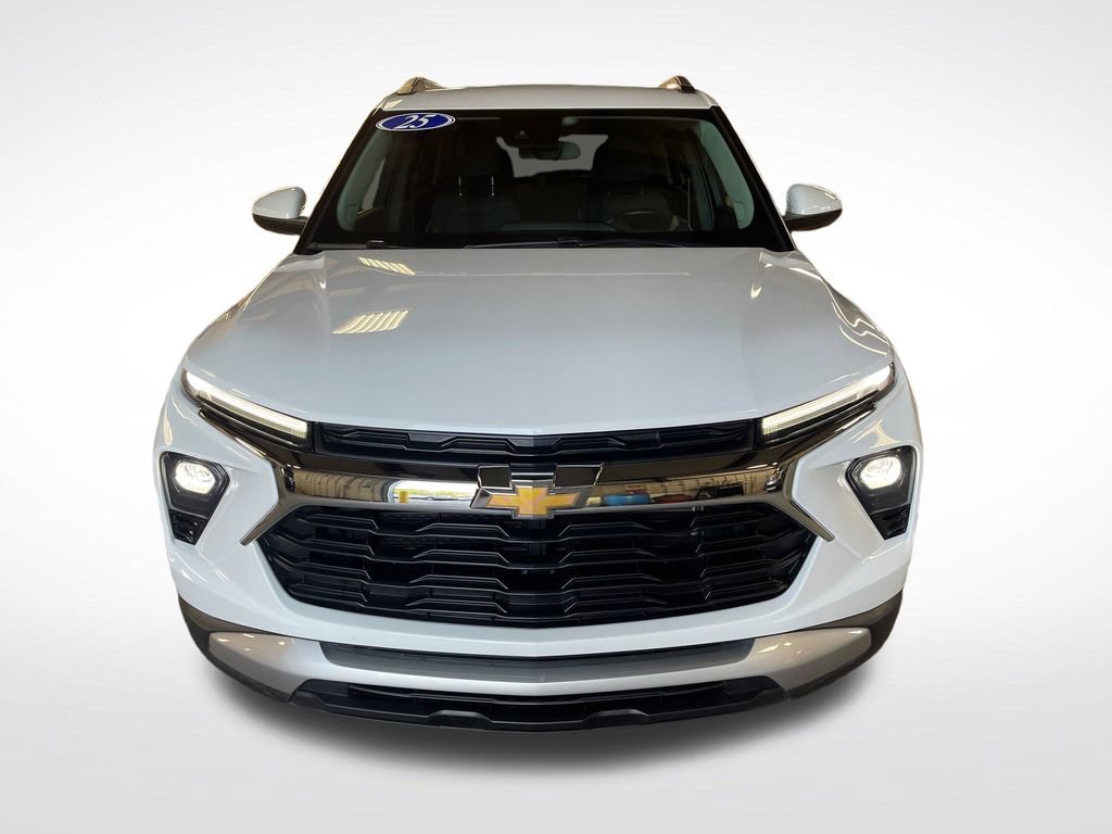 Used 2025 Chevrolet TrailBlazer LT w/ LT Cold Weather Package AWD/4WD image 9