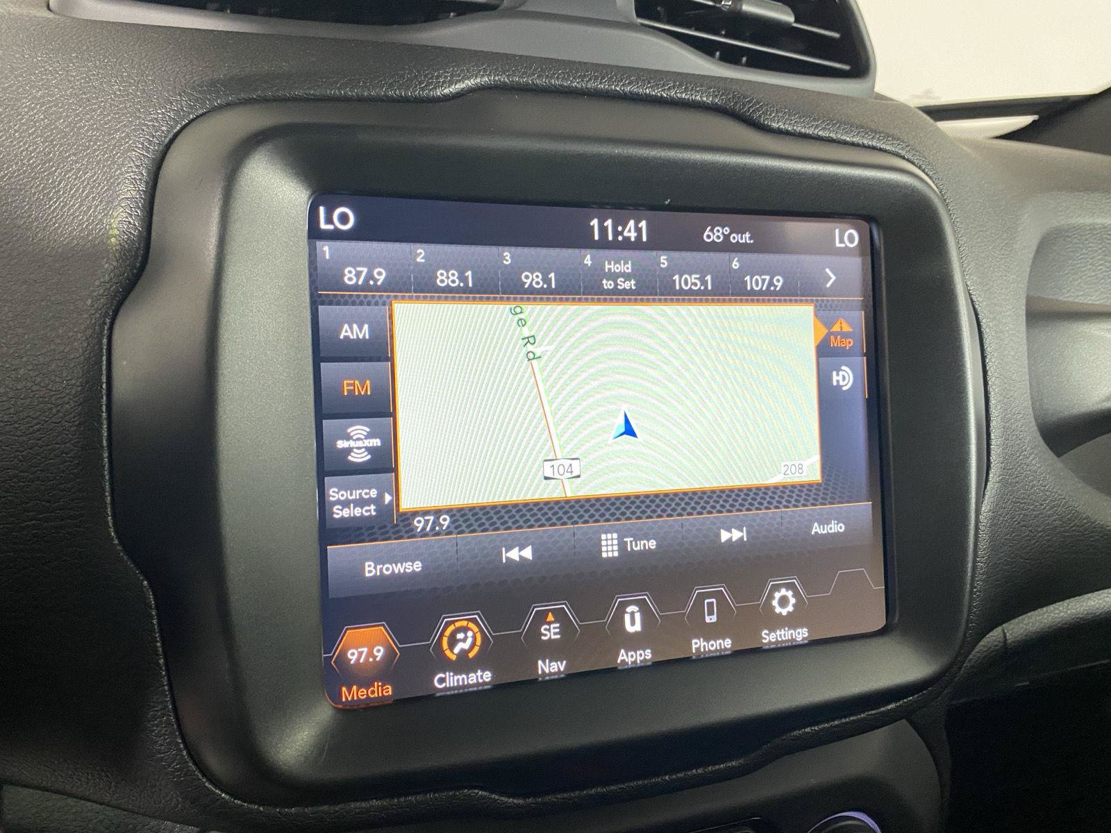 Used 2023 Jeep Renegade Latitude AWD/4WD image 10