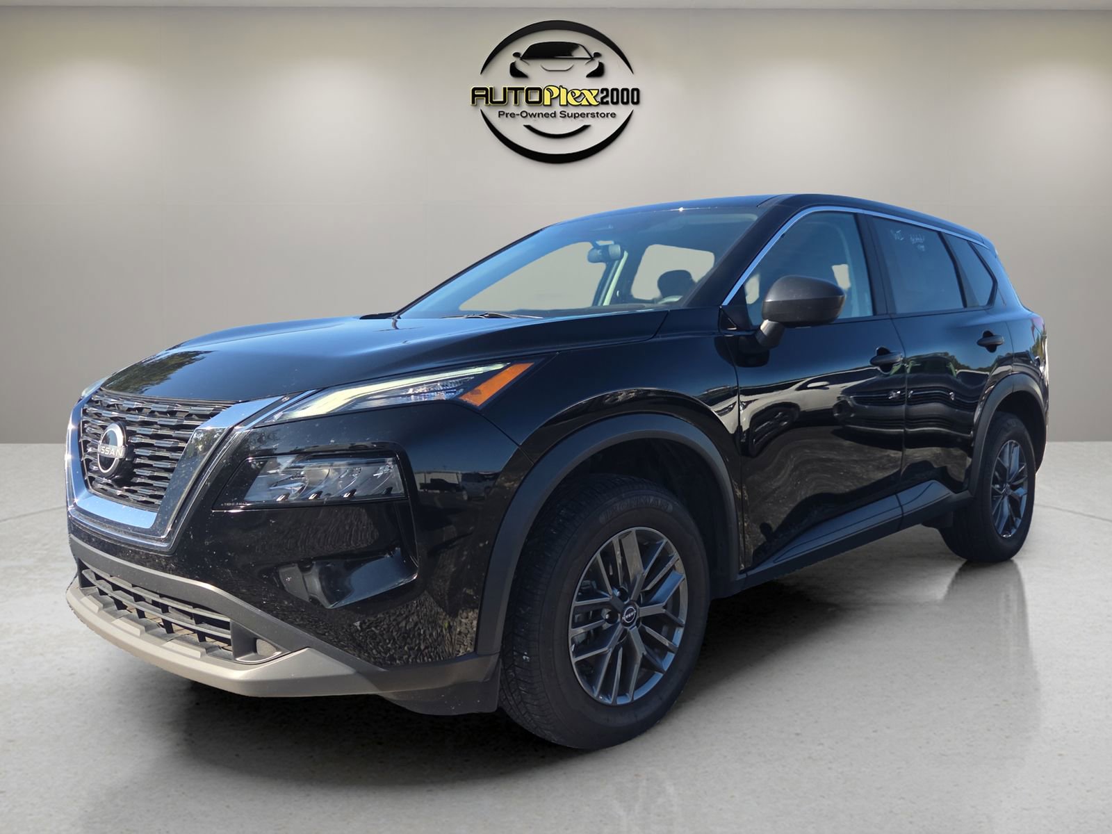 Used 2023 Nissan Rogue S FWD image 3