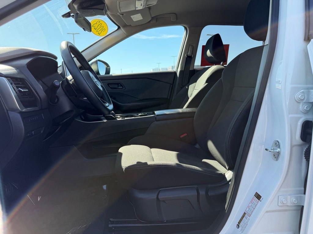 Used 2023 Nissan Rogue S image 12